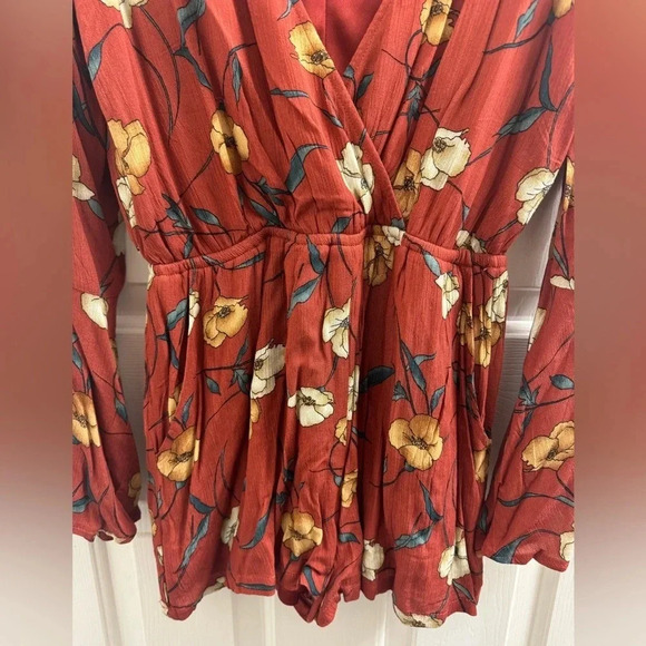 Fall floral long sleeve romper en crème size small - Picture 3 of 9